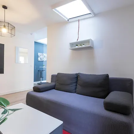 Magenta Square 1 Bdr With Ac Nizza