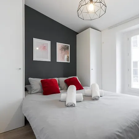 Magenta Square 1 Bdr With Ac Nizza