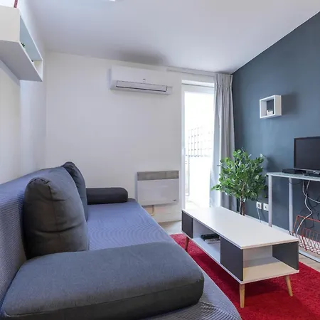 Magenta Square 1 Bdr With Ac Nizza