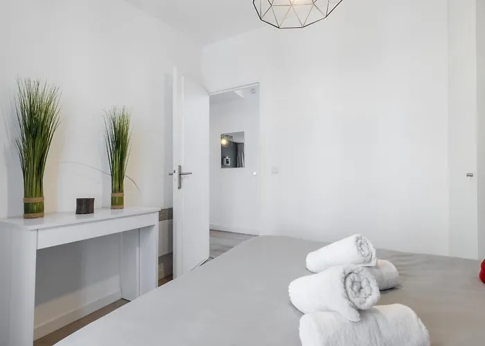 Magenta Square 1 Bdr With Ac * Nice
